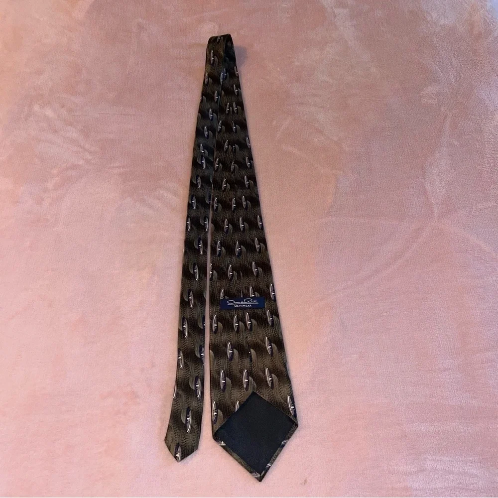 Oscar de la Renta green blue silver oval print silk tie made in USA